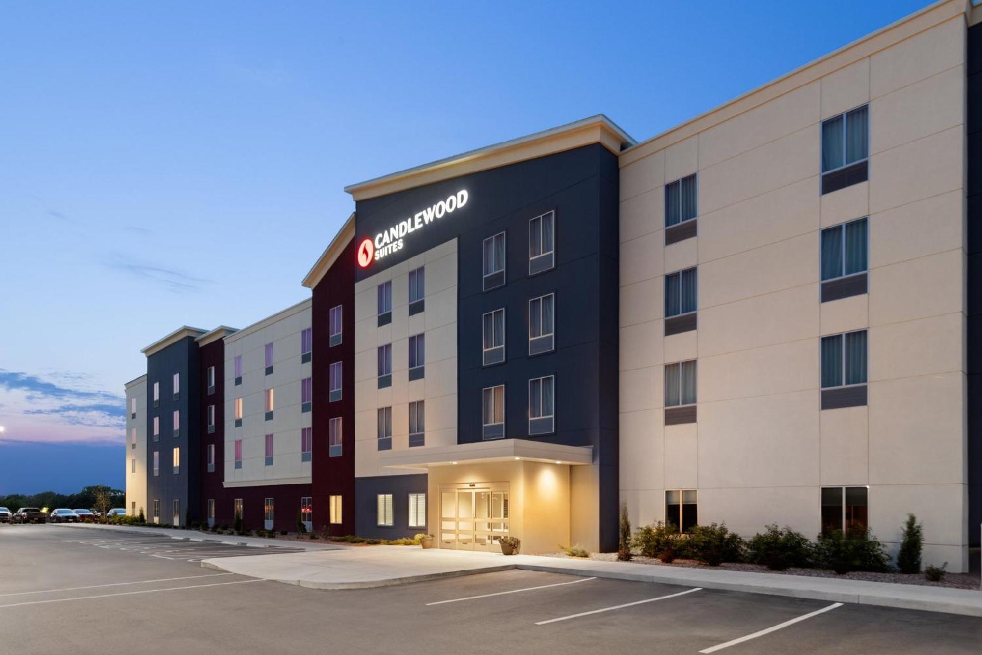 Candlewood Suites Mcpherson, An Ihg Hotel Exterior photo