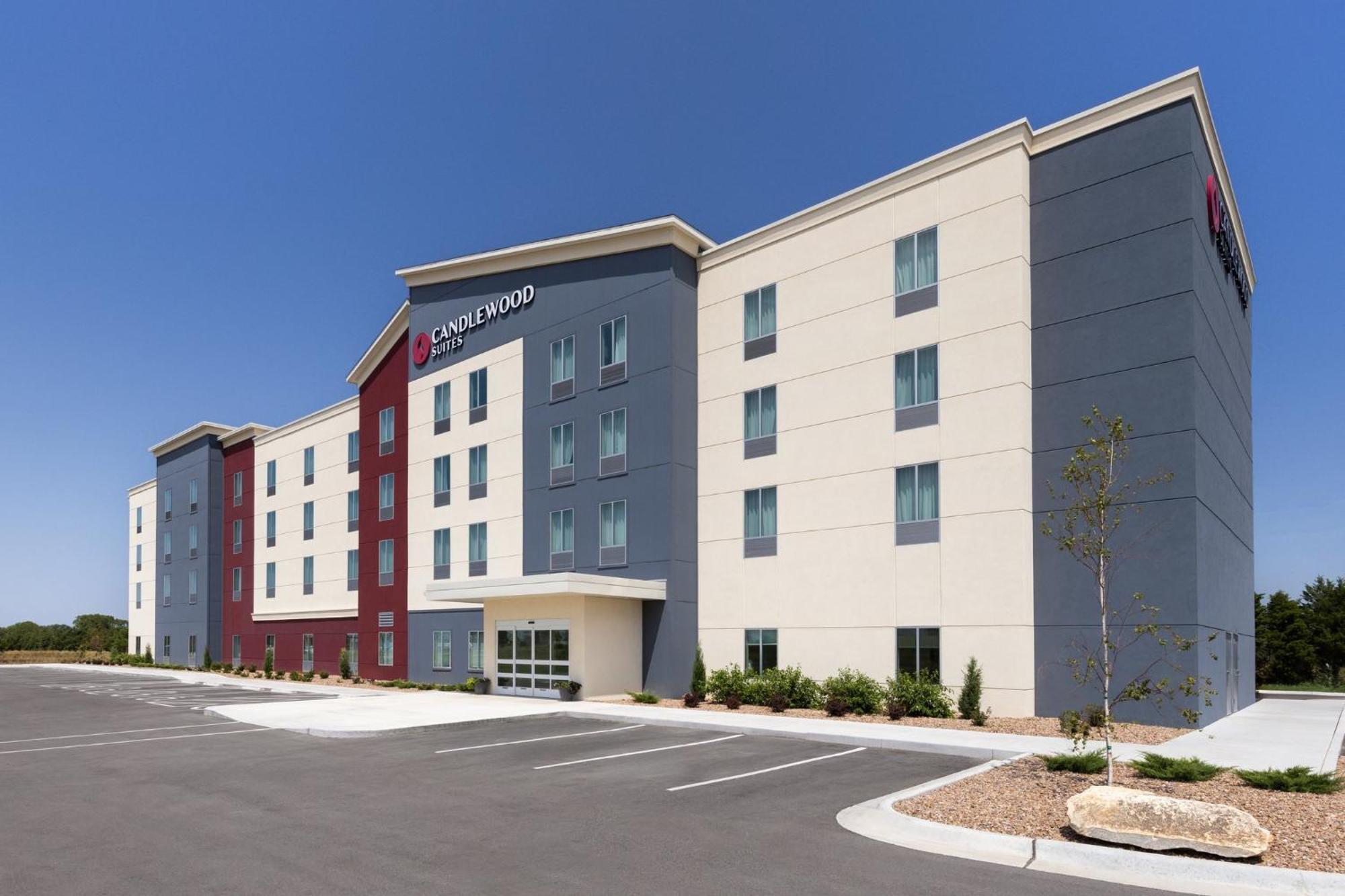 Candlewood Suites Mcpherson, An Ihg Hotel Exterior photo